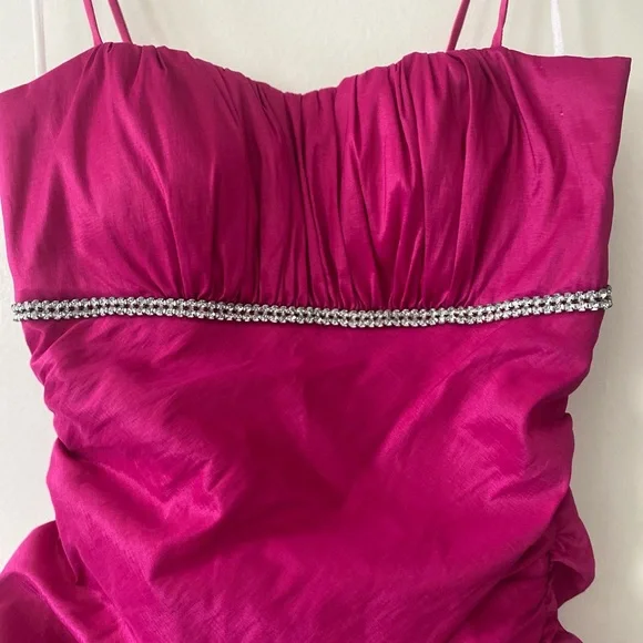 EUREKA Strapless Fuchsia Ruched Cocktail Dress - Picture 6 of 6